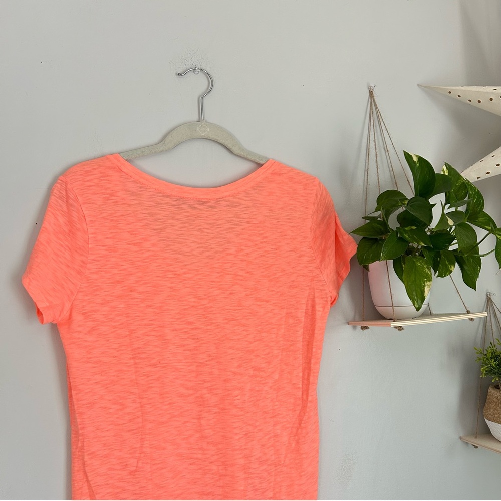 🩷ATHLETA CORAL ORANGE SHORT SLEEVE V NECK SHEER TOP SHIRT SIZE MEDIUM TRENDING - Picture 3 of 8